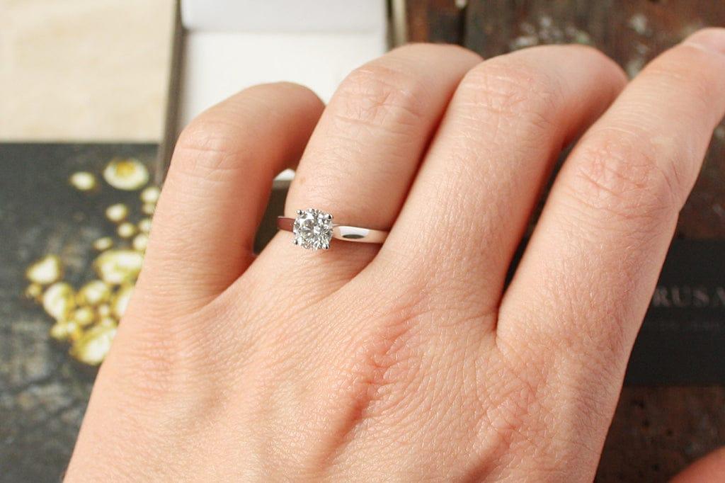 Premium Modern Crystal Ring – 1 Pc| Contemporary Crystal Shine Ring – For All | Contemporary Crystal Shine Ring