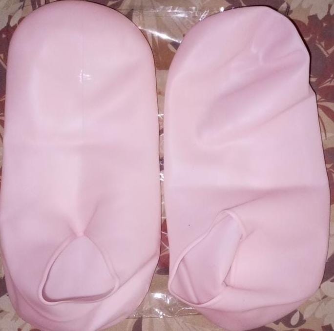 Combo Deal Silicon Gloves And Silicon Socks Durable Quality Comfortable Fit Soft Texture Perfect Choice For Skin Care Relaxation Travel And Household Need